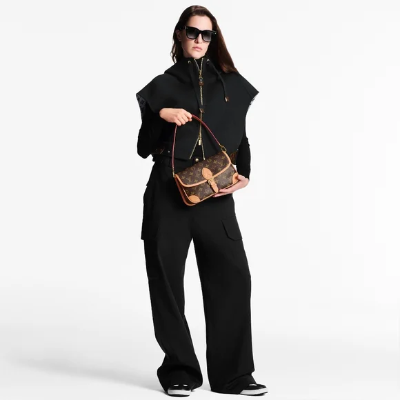 Like NEW!!! Louis Vuitton LV Monogram Crossbody Bag Diane IN Excellent Condition - Picture 6 of 16